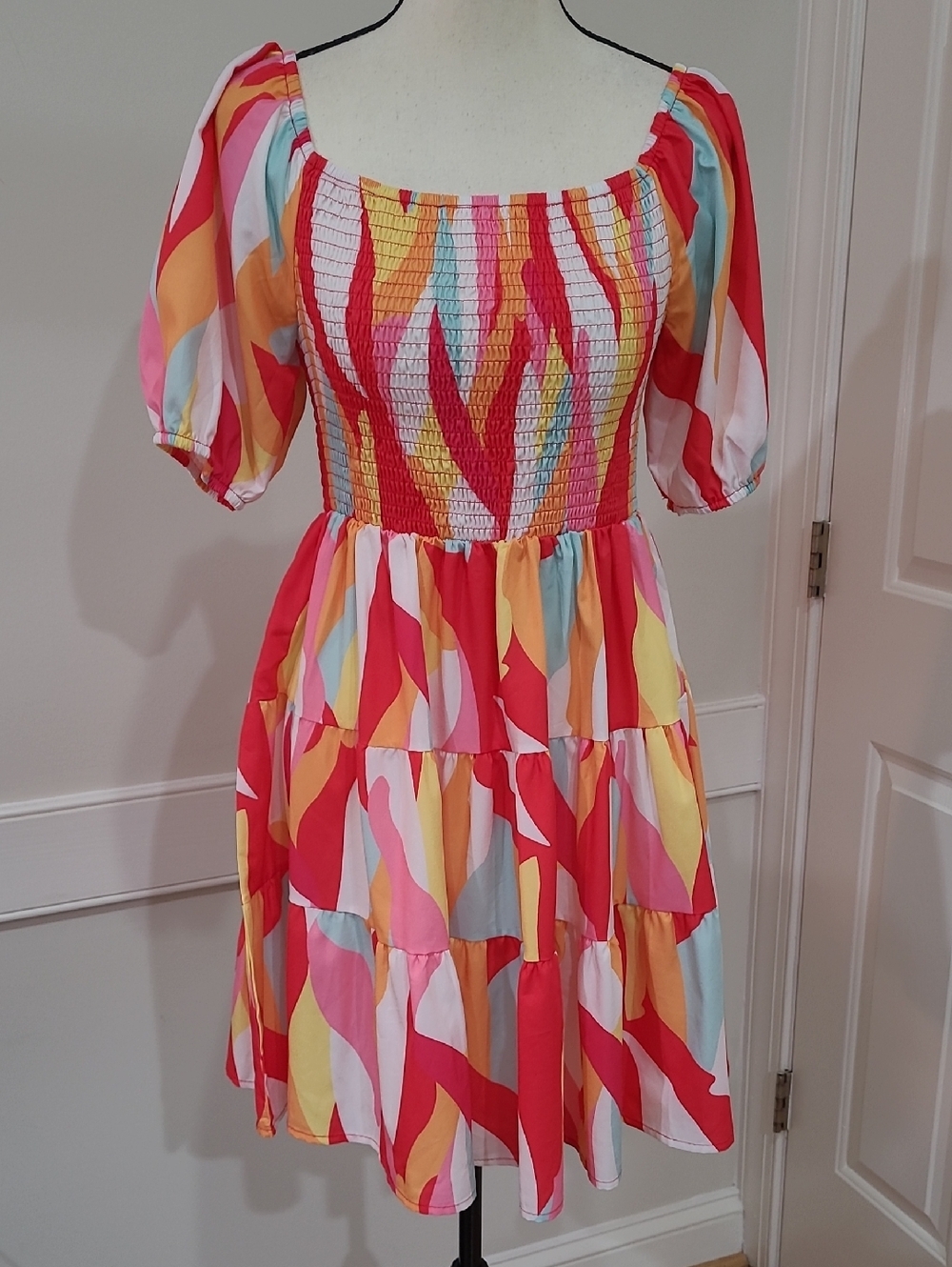 Moment Collection Multicolor Abstract Print Smocked Babydoll Dress - Size M